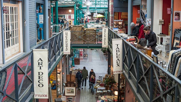 Marché aux Puces — Le plus grand marché d'antiquités au monde, à cinq minutes à pied.